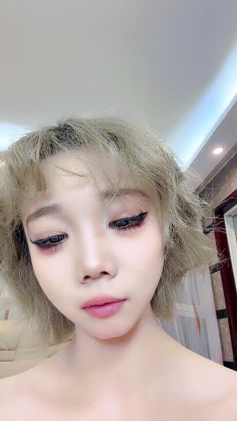 【纯欲丝丝】短发小女孩 美乳无毛嫩穴 群P啪啪 吃鸡69 抱举狂干 快爽死啦 吐舌翻白眼 .gif