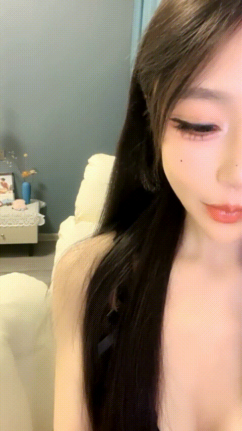 黛诗诗_20260217_132825_p80_compressed.gif
