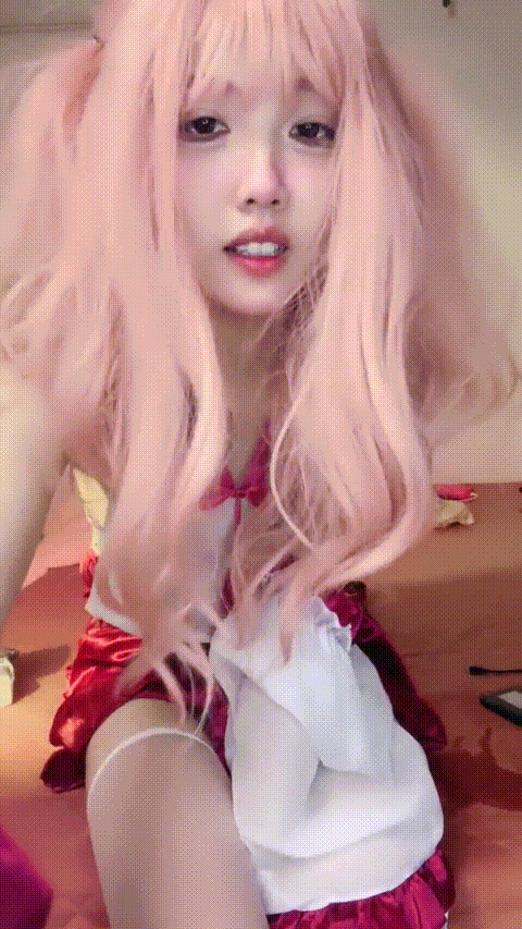 【小姑娘很烧】二次元可爱小萝莉!_道具自慰高潮不断顶!_1_p5.gif
