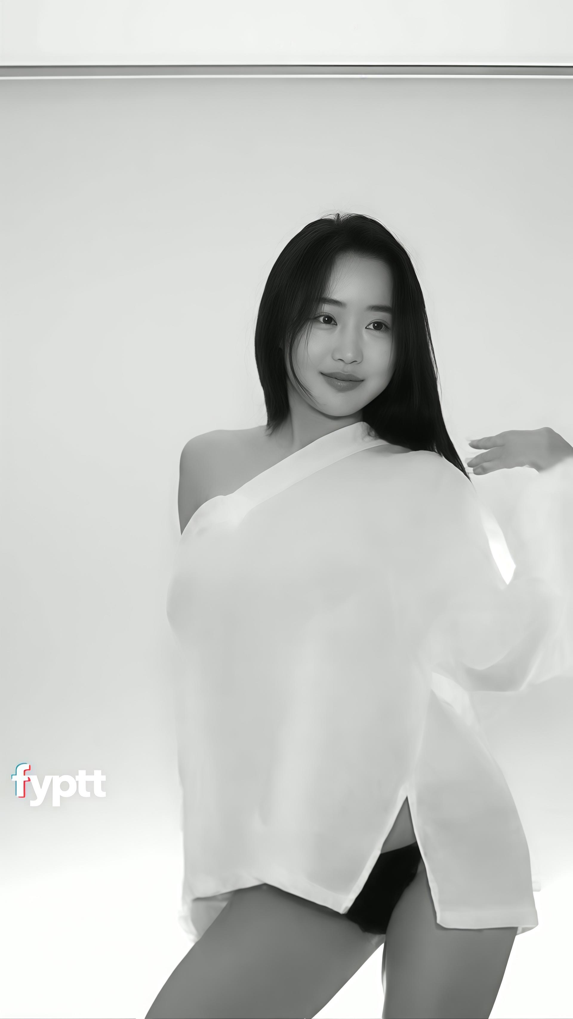 爆乳热舞，白衬衫下的大奶，当她脱下后那耀眼的出现在你的眼里 (1).jpg.jpg