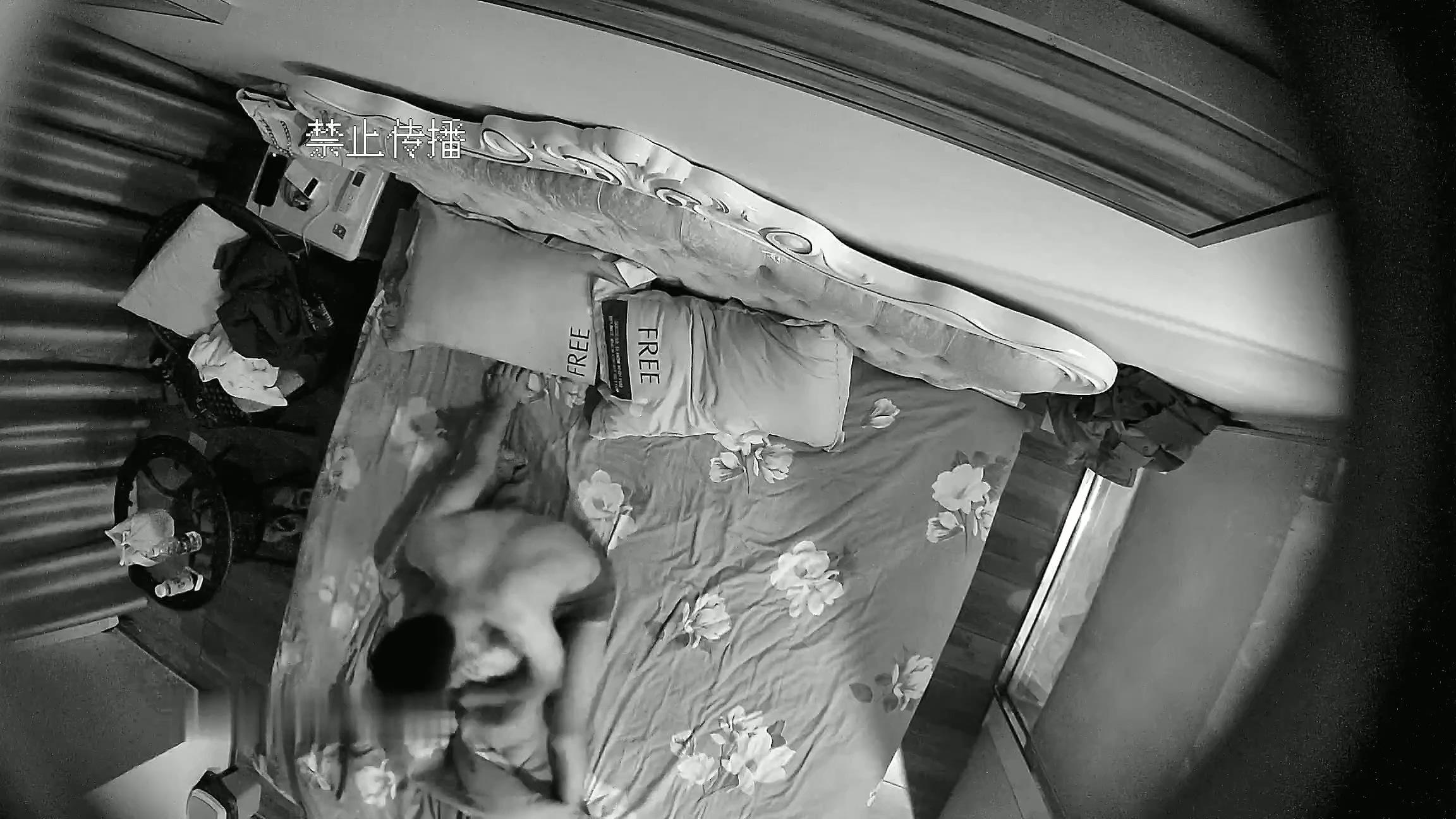 新流出安防酒店偷拍 高贵气质眼镜御姐穿着小白袜被猛男草，搞完吃顿好的.mp4_20251107.jpg