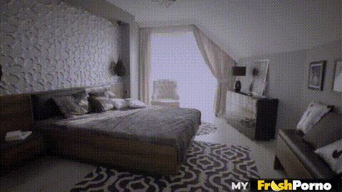 Sexy Alyssia’s Sexilicious Time_p5.gif