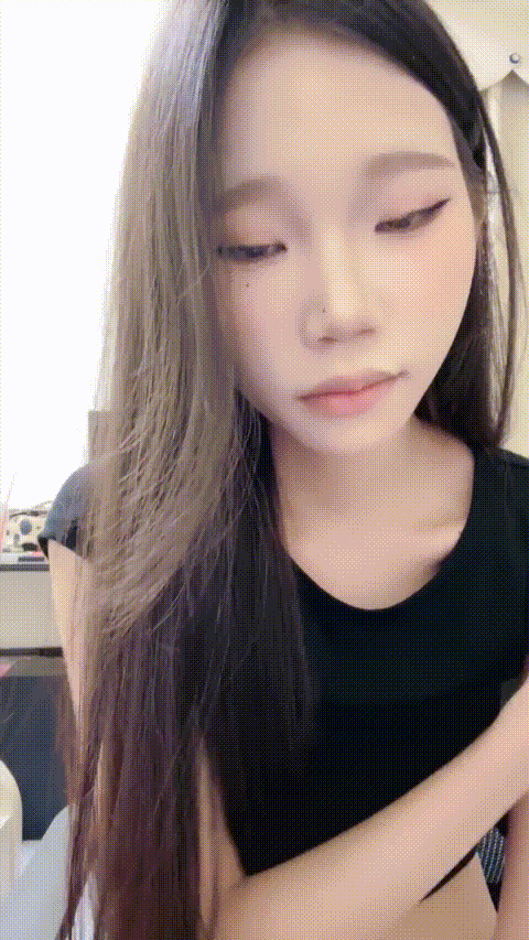 骨感尤物少女【19岁护士实习生】眼镜妹就是骚 主动吃鸡 骑乘 跳弹助兴 一夜被操2次 过.gif