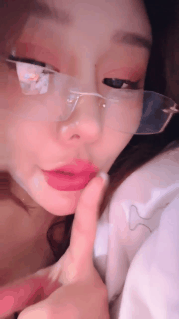 ⚫️蜂腰蜜桃臀女神复出【孟中】最新福利淫声浪语极品身材骚逼超浪自慰诱惑_start3877.gif