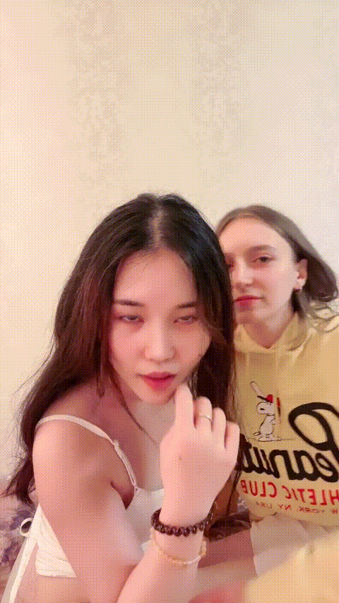 【噼里啪啦小松鼠】超骚女同姐妹花_互舔自慰越玩越逼痒_5_p20_compressed.gif.gif