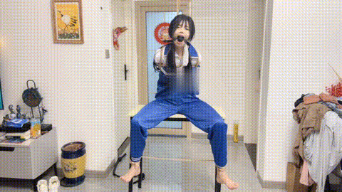 欢乐谷 衣柜里的黑丝美女_p60.gif