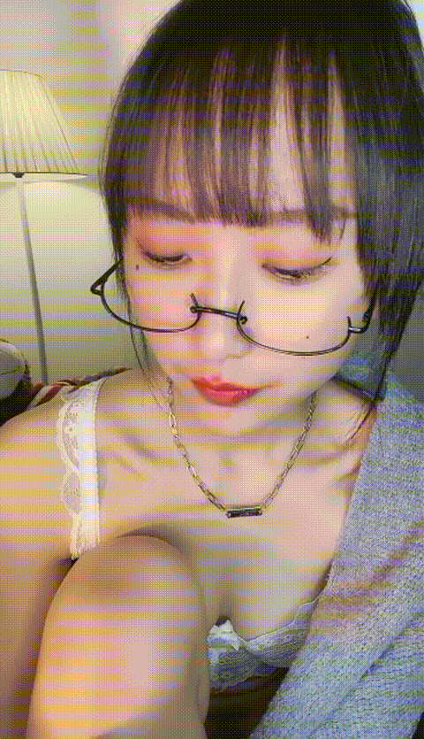 蘸点蜜桃酱草莓味妹妹_露脸直播福利视频合集65部_14_p80.gif