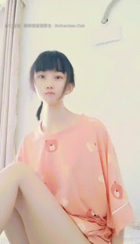 剛19歲無敵粉嫩蘿莉處女粉逼 極品蜜臀天真無邪 初戀的感覺叔叔們喜歡你的一字馬_p5.gi.gif