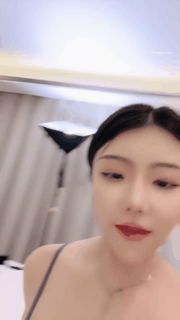 【白兔双飞】极品姐妹花 跪舔大鸡巴 无套内射 表情好骚 精液流出来了_start708s_1s.gi.gif