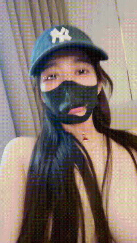 尤物推荐【美人儿】逆天女神 颜值身材吊打网红明星 美到Z息 绿播下海 全裸下厨 跳蛋.gif
