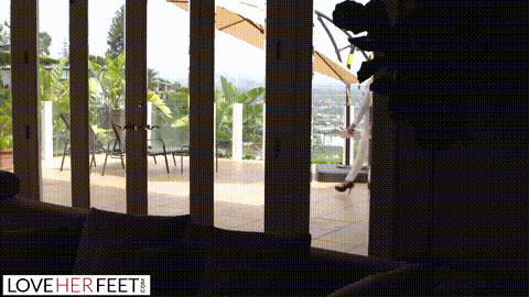 Smoking Hot Agent Takes Her Clients Throbbing Shaft_p5.gif
