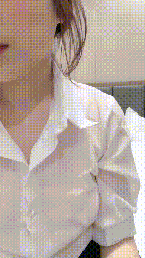 【心仪已久美女】清纯学妹 雪白大奶 长腿嫩穴 酒店约来技师 无套啪啪 吃鸡 尿尿 狂射 .gif
