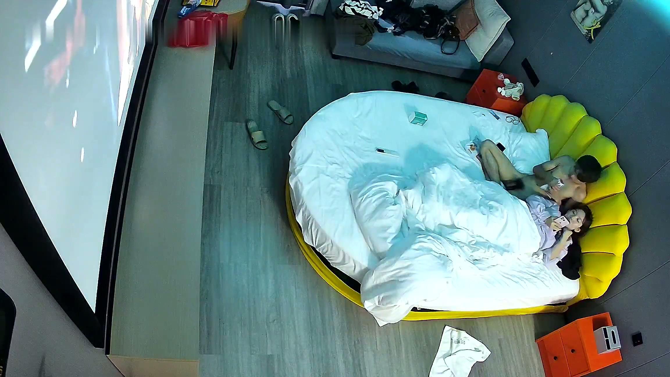 新流出酒店高清台偷拍❤️淫荡大学生 JK短裙眼镜反差女和性欲旺盛男友.mp4_20251107_1.jpg