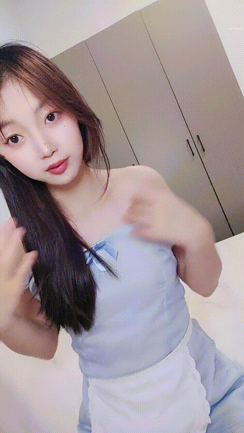 【小呆梨】极品校花！超粉嫩的裸体和蝴蝶逼！撸死我了_4_p40.gif