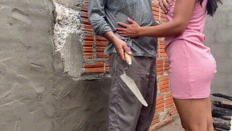 Pedreiro fodendo o cuzinho da dona que estava com vontade de dar o seu cuzinho_p5.gif