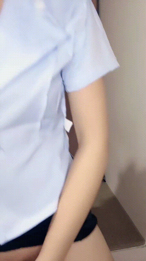 雪儿吃不饱 86928584_ 1217-215706 00_37_15-_p80_compressed.gif