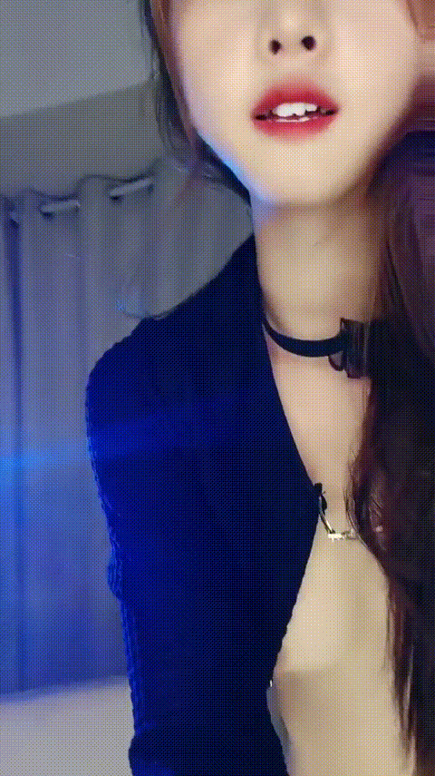 **主播【小鱼塘】高颜值网红女神_卡哇伊小美女叫声又甜又骚_超挺绝品奶子脱衣裸舞按摩.gif