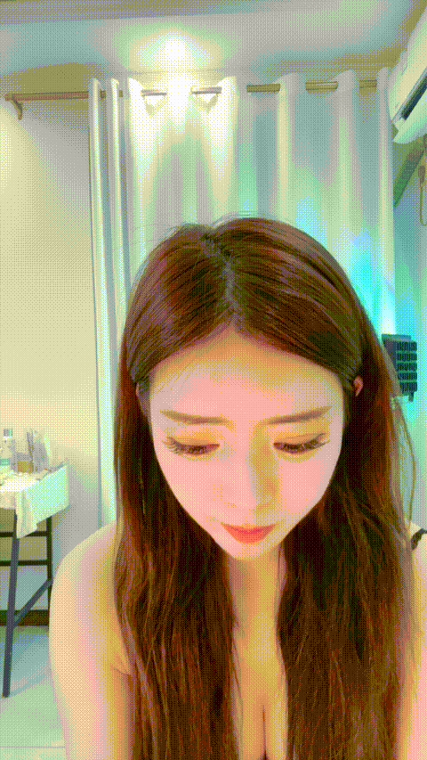 火爆~绿播舞蹈系尤物【无虞】顶级完美身材 狂跳抖音热门歌曲 奶子时不时的蹦出来相当.gif