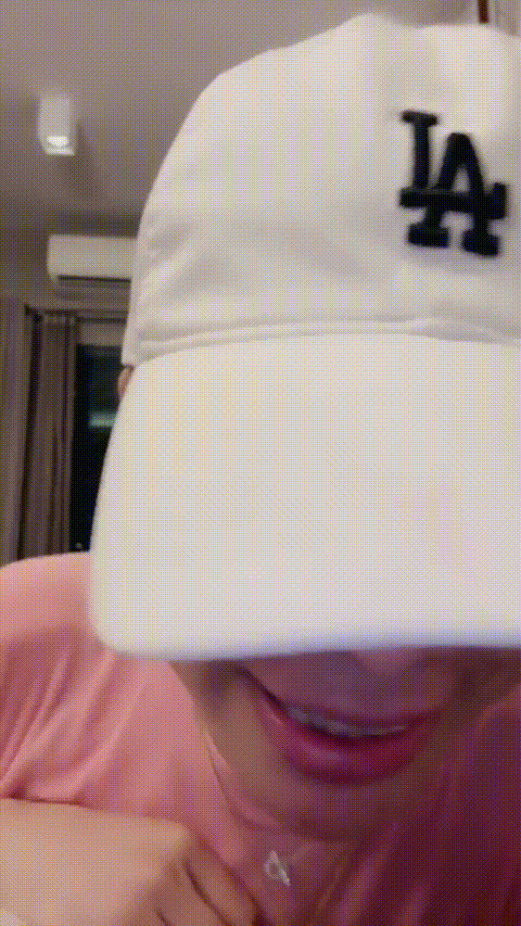 重磅 大绿播下海【美人儿】开年最美女神 大奶挺而翘 长腿翘臀 表浓厚但是逼逼粉嫩 道.gif