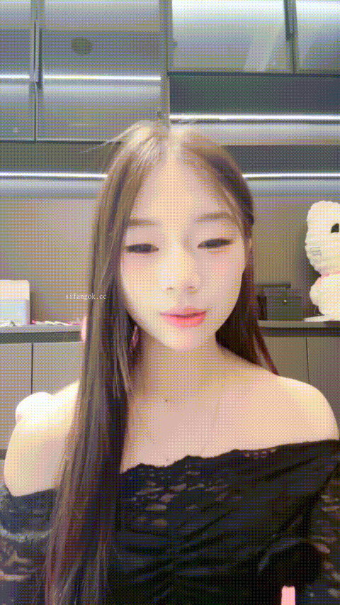 新人学生妹 热舞女神【黎巴啦呀】美乳挺胸~激情裸舞自慰喷水一字马跪地沐浴完美G奶热.gif