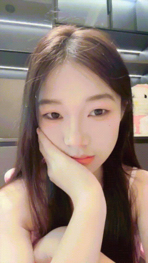 热舞女神【黎巴啦呀】清纯少女 全身雪白 长腿嫩穴 收费房终于秀了 完美G奶 热舞+自慰_.gif