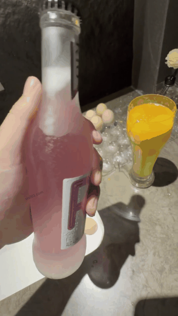 【精品乱伦】会喷水的亲姐姐 - 独家秘方喝下像钢筋一样硬 在阳台操翻姐姐肛塞小穴 换.gif