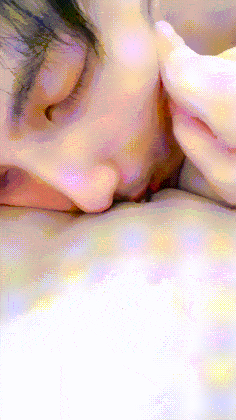 【小迪丽热巴巴】 西瓜一样的大奶子简直让人窒息又白又大又圆太美了男主疯狂吃奶舔脚.gif