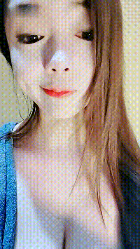 【小野猫猫】身材超一流 巨乳嫩穴 御姐网吧沟搭 跳蛋喷水 无套狂射满嘴 深喉口爆 狂射.gif