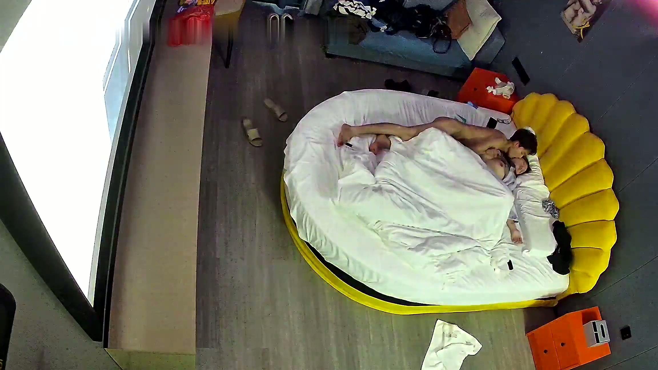 新流出酒店高清台偷拍❤️淫荡大学生 JK短裙眼镜反差女和性欲旺盛男友.mp4_20251107_1.jpg