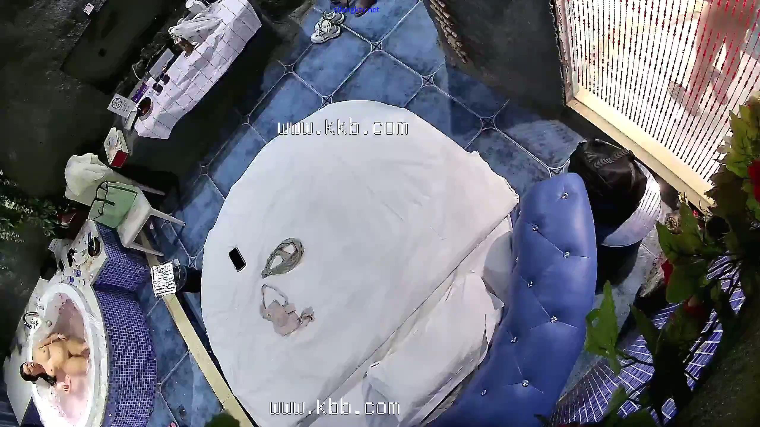 新流出酒店浴缸房偷拍 小夫妻吃着外卖鸳鸯浴，丈夫细致的给老婆搓澡洗屁股.mp4_202511.jpg