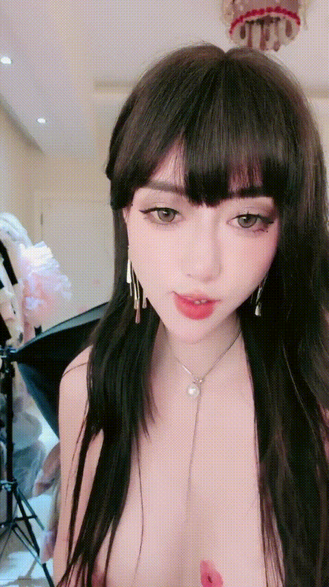 【花花】网红脸反差女神，妩媚妖娆，全裸热舞，道具自慰_2_p80_compressed.gif.gif