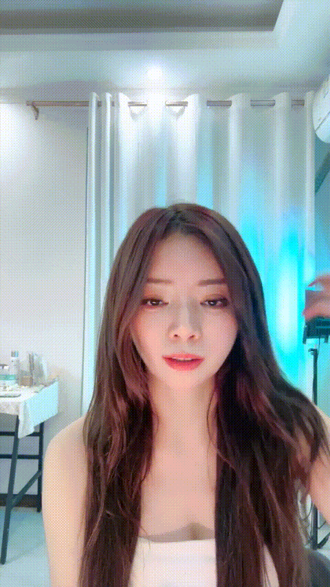 火爆~绿播舞蹈系尤物【无虞】顶级完美身材 狂跳抖音热门歌曲 奶子时不时的蹦出来相当.gif