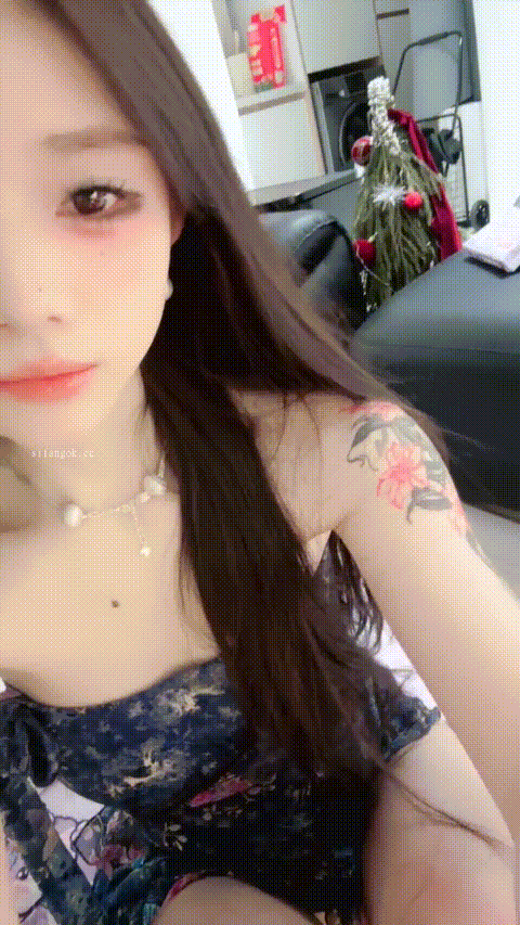 乖巧美女 最美的无毛嫩逼【兔】白嫩翘臀 娇嫩白虎 跳弹自慰 大鸡巴插出白浆_p5_compre.gif