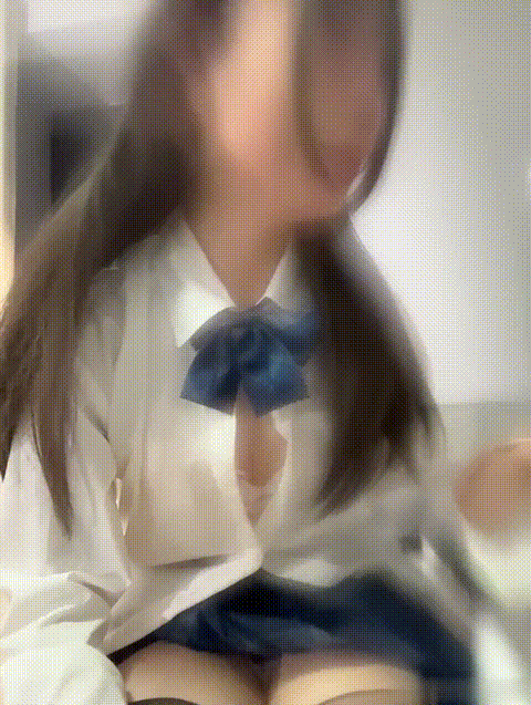 极品反差【yiyi】清纯美少女 极品娇小美乳 大长腿翘臀 嫩穴 乳夹 肛塞 输液 自慰爆浆 .gif