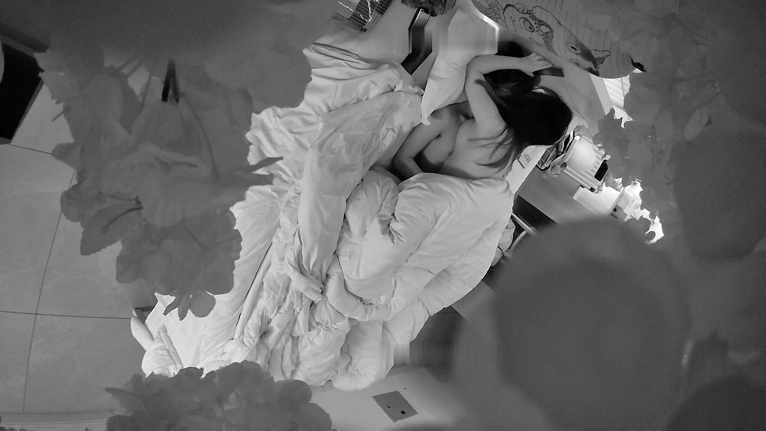 酒店针孔偷拍【校园小情侣假期开房】，毫无节制，一天干三炮，玩的还挺变态1 (1).mp4_.jpg