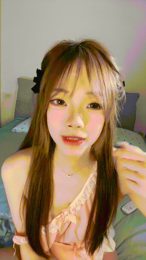 极品校花【07在校高中生】恋爱的感觉 美乳丝袜长腿 极品翘臀大屁股 掰开骚逼漏出粉嫩.gif