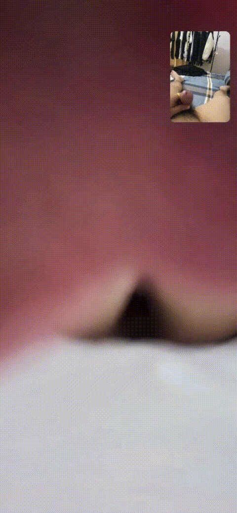 ❣️推荐❣️颜值嫩妹【沫沫不熬夜】一对一视频被出卖，极品一线天，大哥看逼撸管爆射.gif