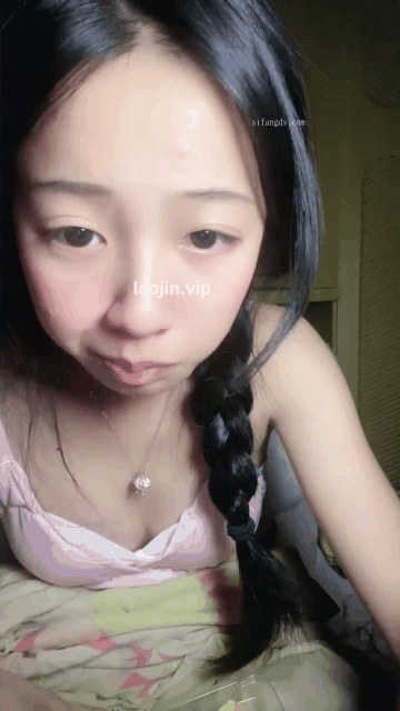新人学生妹一流颜值太漂亮【07的苹苹很不乖】看了就想操她欲拒还迎小穴美乳都露_start.gif