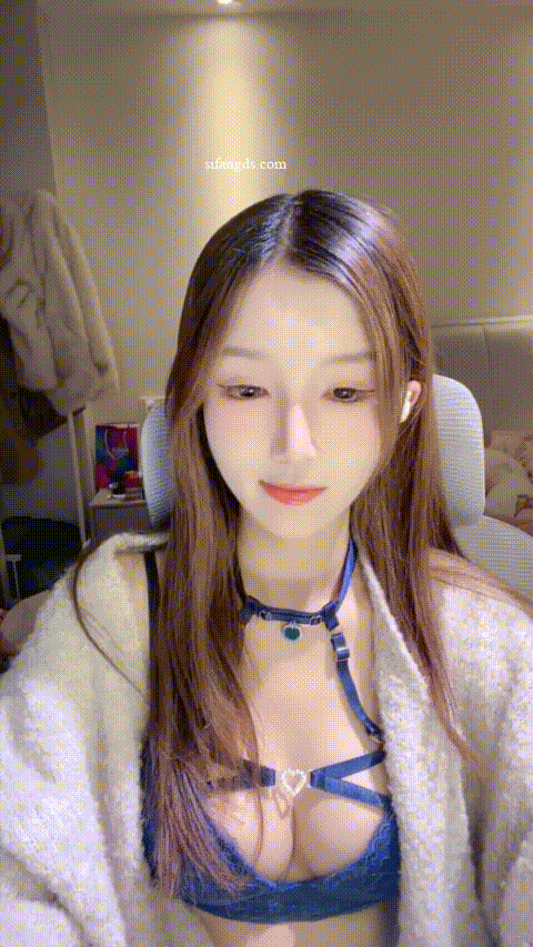 兄弟们 舞蹈女神 超级漂亮【西宝宝】美乳圆而挺 大长腿美脚 刮毛嫩穴 裸舞 道具自慰 .gif