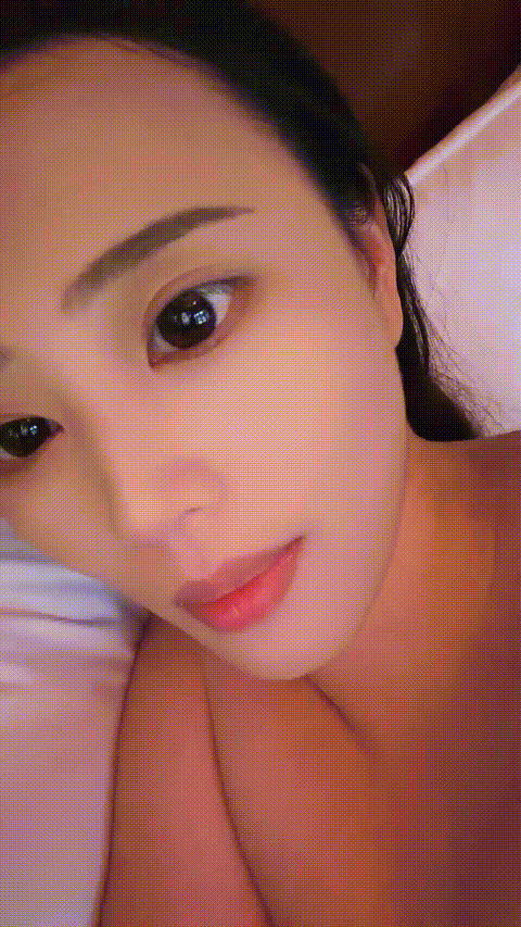 【小鱼糕冷】巨乳空姐 温泉会所 逼毛很多但是逼逼粉嫩 水中无套后入 道具自慰 爽死啦 .gif