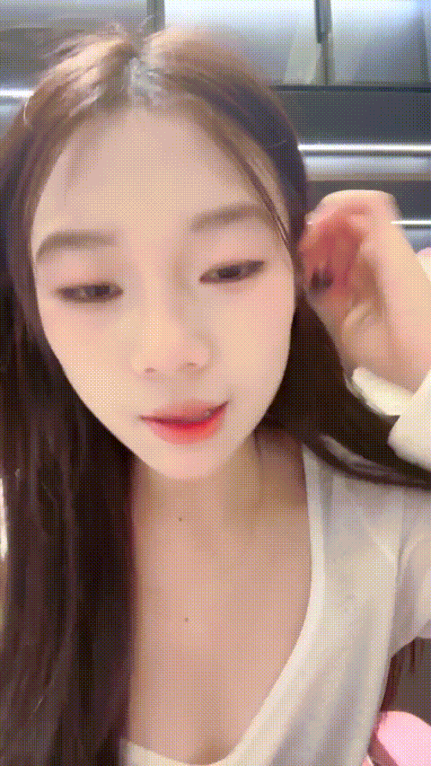 清纯少女下海【吧啦】明星颜值 嫩穴翘臀 边跳边脱光~抠逼自慰~大屌狂插 淫叫声声声不.gif