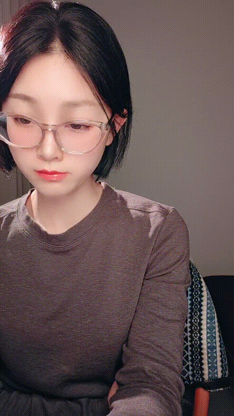 顶级反差 乖乖女【夏嫣】细皮嫩肉短发学妹 美体美足 大屁股 全身雪白细嫩肌肤 跳弹自.gif