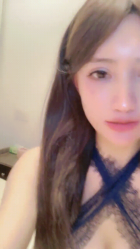 南京网红下海【04年彤彤】颜值爆炸 白嫩巨乳 长腿嫩穴大屁股 首场大秀来了跳蛋自慰 (2.gif