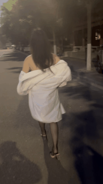 西萌工作室 嫩妹涵涵 小泪深夜街头露出2部 情趣制服4K版_start415s_1s.gif.gif