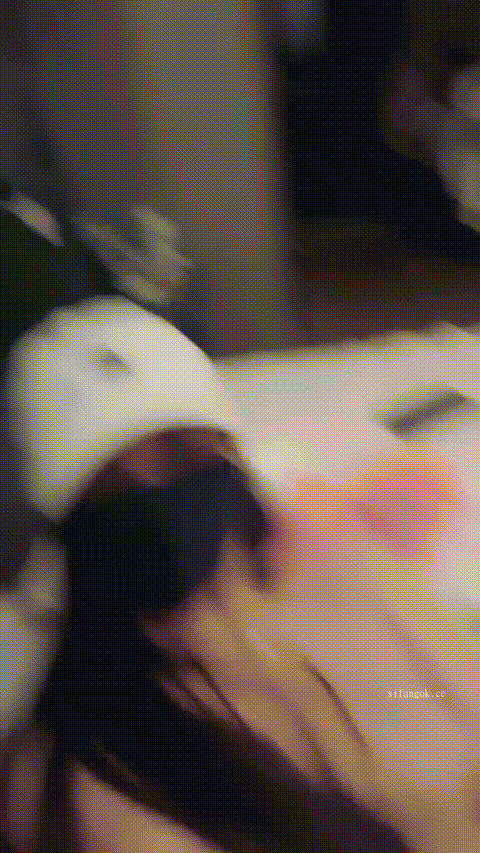 重磅 大绿播下海【美人儿】开年最美女神 大奶挺而翘 长腿翘臀 表浓厚但是逼逼粉嫩 道.gif