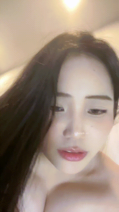 G奶女神【月亮躲在云朵】这个大蜜臀 是最好看 最舒服的 馒头美鲍自慰喷水 (7)_p40_com.gif