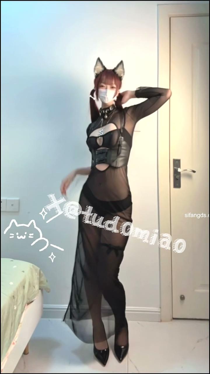 舅妈的爱情故事真实乱伦旗袍 吊袜 公司宿舍干舅妈 原来舅妈喜欢我表操边揉阴蒂高清无.jpg
