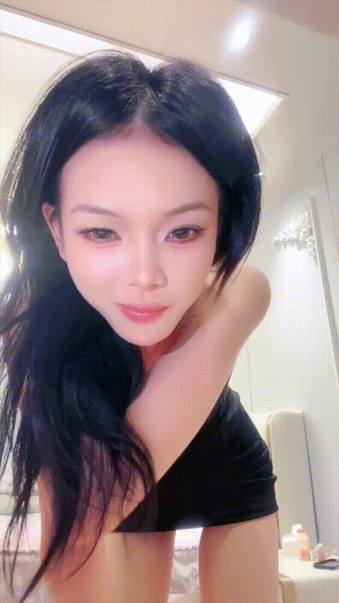 神似明星章若楠简直美呆【兜兜】对镜扇耳光吐舌头搔首弄姿特写粉穴骚水泛滥太欠干了真.gif