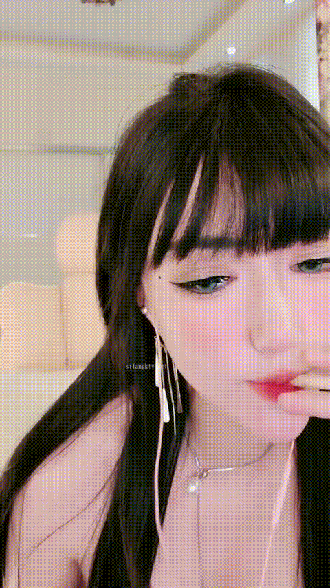 【花花】网红脸反差女神，妩媚妖娆，全裸热舞，道具自慰_4_p60.gif