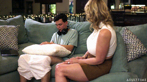 A Gooner Like His Stepmom_p5.gif